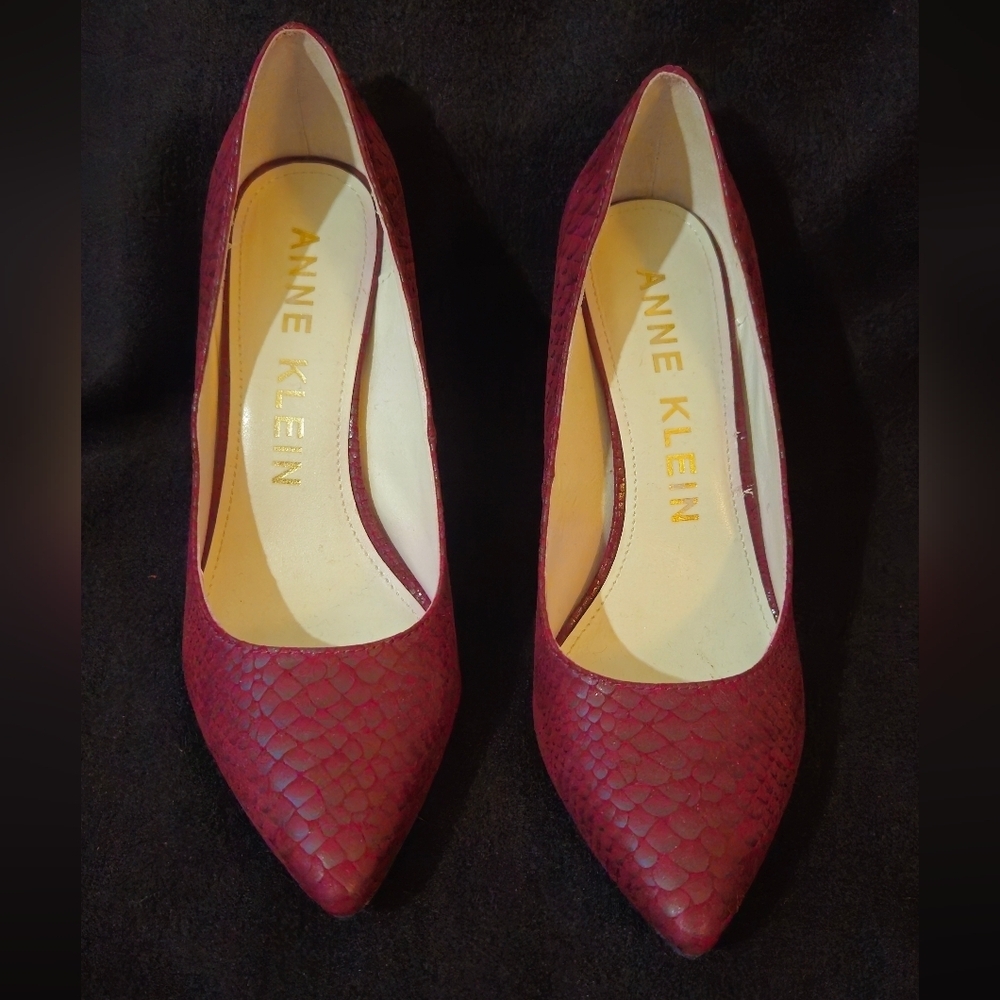 Anne Klein Tonia Burgundy Faux Reptile Pattern Pumps - Size 7M